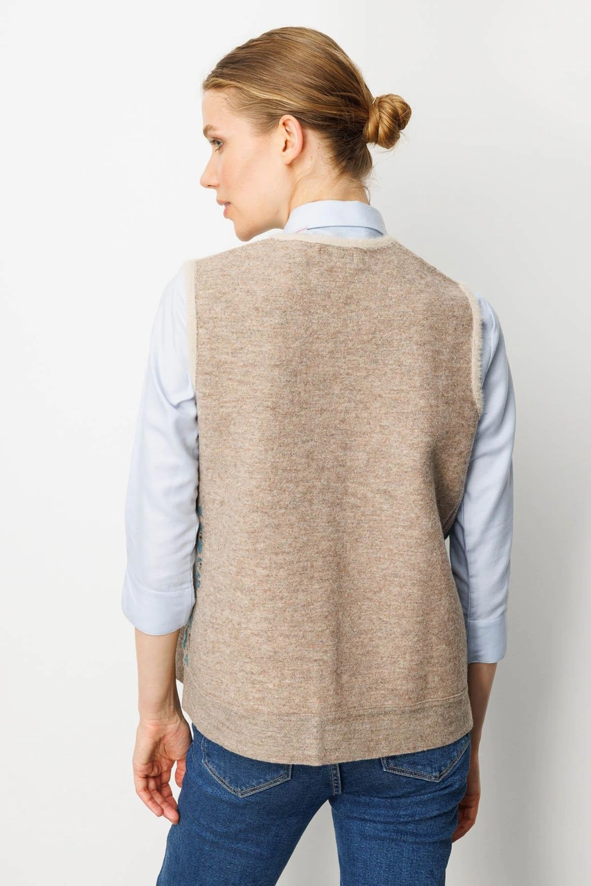 Desen Triko Kadın Pıtırcık Çiçekli Patchwork Keçe Yün Yelek Bej M.yeşili Bej M.yeşili Desen Triko Kadın Pıtırcık Çiçekli Patchwork Keçe Yün Yelek Bej M.yeşili Bej M.yeşili