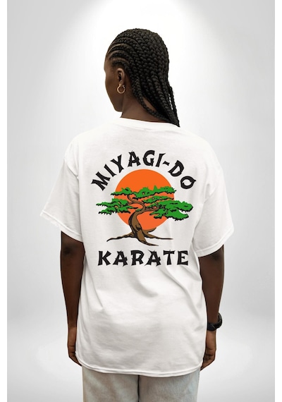 Miyagi-do Karete Çocuk Logo Dizi Bonzai Ağaç Beyaz Oversize Unisex Ön Ve Sırt Baskılı Tişört Beyaz Miyagi-do Karete Çocuk Logo Dizi Bonzai Ağaç Beyaz Oversize Unisex Ön Ve Sırt Baskılı Tişört Beyaz