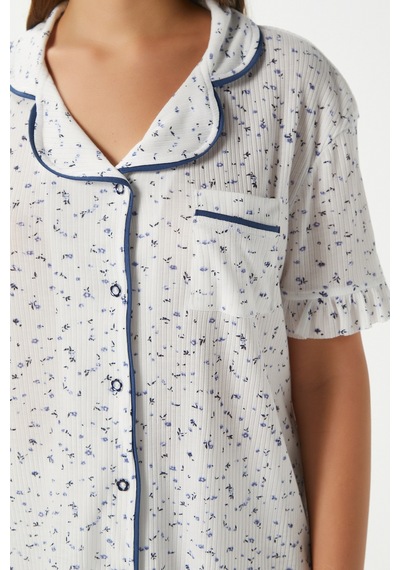 Kadın Fırfırlı Mavi Minik Çiçekli Ön Düğmeli Kısa Kol Alt Üst Pijama Takımı Ekrukırmızı Ekru - Kırmızı