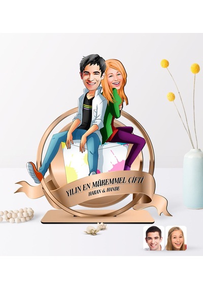 Kişiye Özel Yılın En Mükemmel Çifti Karikatürlü 3D Ahşap Biblo Pl N11.2203 Çok Renkli