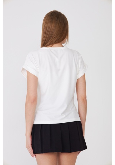 Sortie Collection Göğsü Fiyonk Nakışlı Yırtmaçlı Modal Basic Tişört Ekru Sortie Collection Göğsü Fiyonk Nakışlı Yırtmaçlı Modal Basic Tişört Ekru