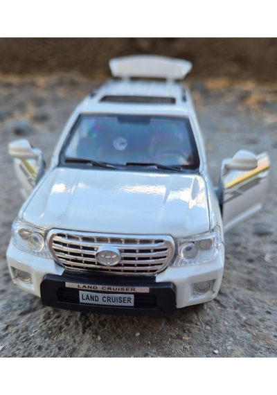 Oyuncak Araba Toyota Jip Land Cruiser V8 Model Araç Sesli &ışıbyz