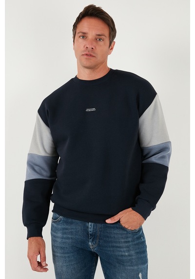 Buratti Pamuklu Relaxed Fit Bisiklet Yaka Şardonlu Renk Bloklu Erkek Sweat 5905298T Koyu Lacivert Buratti Pamuklu Relaxed Fit Bisiklet Yaka Şardonlu Renk Bloklu Erkek Sweat 5905298T Koyu Lacivert
