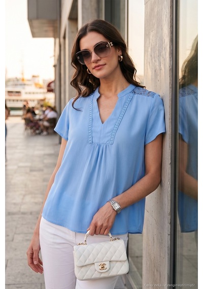 Lela Güpür Detaylı % 100 Pamuk Regular Fit V Yaka Bayan Bluz 611Bz0286 Bebe Mavi