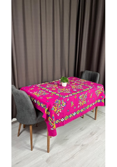 Kolay Temizlenebilir Renkli Cıvıl Cıvıl Desenli Masa Örtüsü 170x170 Cm Pembe