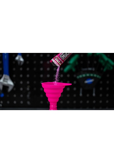 Muc-off Collapsible Oil Funnel Katlanır Yağ Hunisi Pembe Siyah