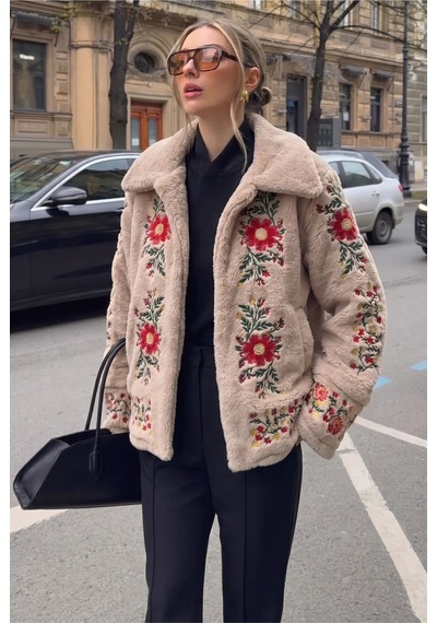 Femelle Bej Nakışlı Vintage Suni Kürk Ceket