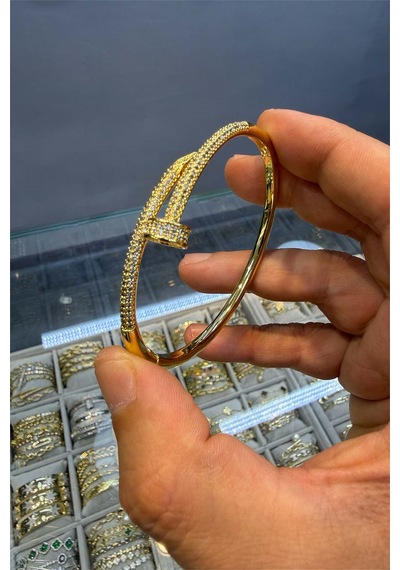 Çivi Taşlı Gold Kelepçe Altın