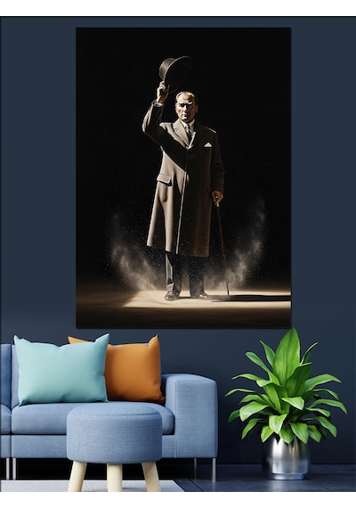 Ahşap Tablo Karanlıkta Duran Atatürk Silüeti