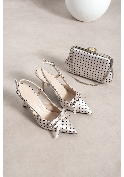 Dabab Shoes Polkıa Puantiye Desenli Krem Saten Fiyonk Detaylı Sivri Burun Slingback 7 Cm İnce Topuklu Ayakkabı Ve Zincir Askılı Çanta Seti Krem Kombin Dabab Shoes Polkıa Puantiye Desenli Krem Saten Fiyonk Detaylı Sivri Burun Slingback 7 Cm İnce Topuklu Ayakkabı Ve Zincir Askılı Çanta Seti Krem Kombin
