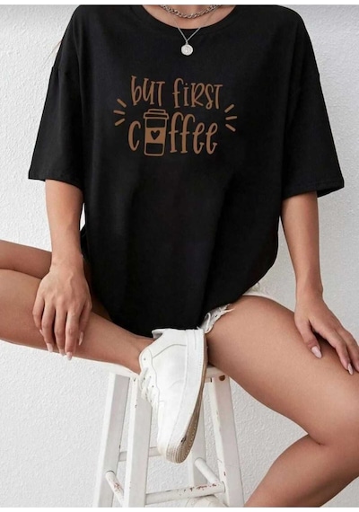 Kozia Outdoors But First Coffee Baskılı Overize Basic O Yaka T-shirt SIYAH