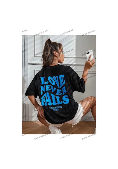 Tarzsokak Kadın Beyaz Love Never Fails Baskılı Oversize Siyah