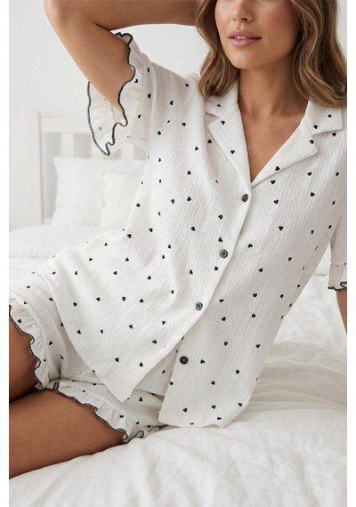 Beyaz Kalp Desenli Fırfır Detaylı Şortlu Pijama Takımı 8072
