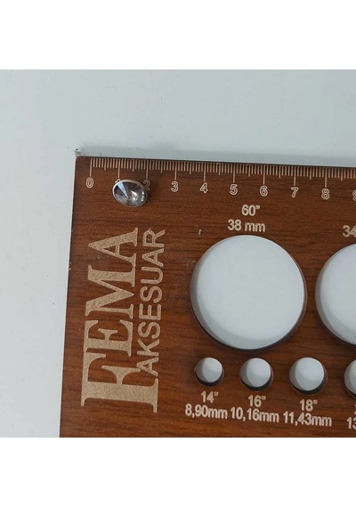 Taşlı Zümrüt Yeşil Metalize Alttan Ayaklı Abiye Düğme 1 Cm 18 Boy 11mm 20 Adet