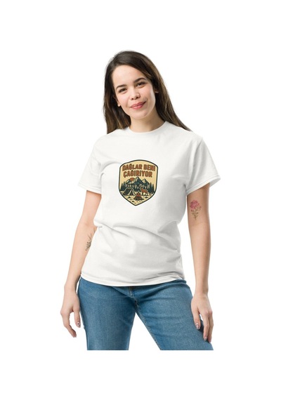 Wildstyle Dağlar Beni Çağırıyor Renkli Vintage Dağ Doğa Kamp Baskılı Unisex Bisiklet Yaka Pamuklu Tişört Beyaz