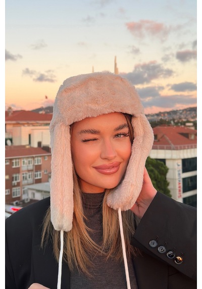Mollycrush Kadın Bej Suni Kürk Peluş Tüylü Elit Ponponlu Şapka Bere Bej