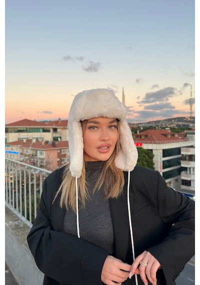 Mollycrush Kadın Ekru Suni Peluş Tüylü Elit Ponponlu Şapka Bere Ekru