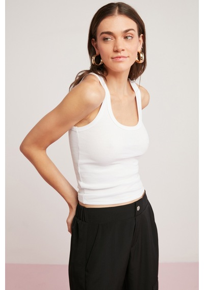 Ethıquet Lıllesol Kadın Fitilli Görünümlü Slim Fit Vücuda Oturan Havuz Yakalı Pamuklu Basic Beyaz At