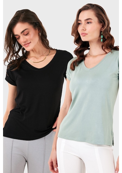 Lela V Yaka Relaxed Fit Yırtmaç Detaylı 2'Li Paket Bayan Bluz 5862000S2 Siyah-Çağla Lela V Yaka Relaxed Fit Yırtmaç Detaylı 2'Li Paket Bayan Bluz 5862000S2 Siyah-Çağla