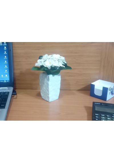 Vazoda Beyaz Yapay Çiçek Dekoratif Çiçekli Su Yeşili Vazo Dahil 7 x 7 x 17 CM
