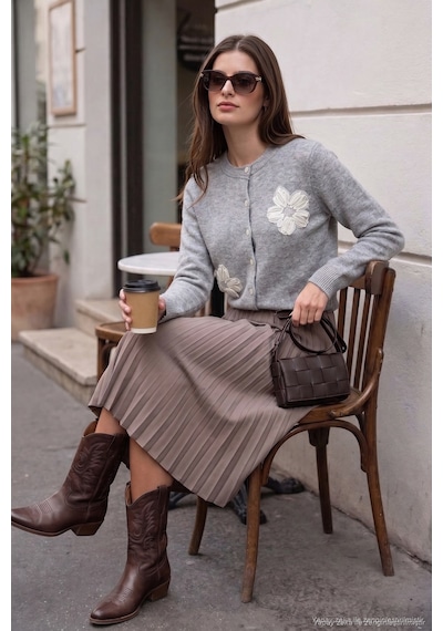 Lela Premium Tül Çiçek Detaylı Regular Fit Bisiklet Yaka Düğmeli Triko Bayan Hırka 680Hi002421 Gri