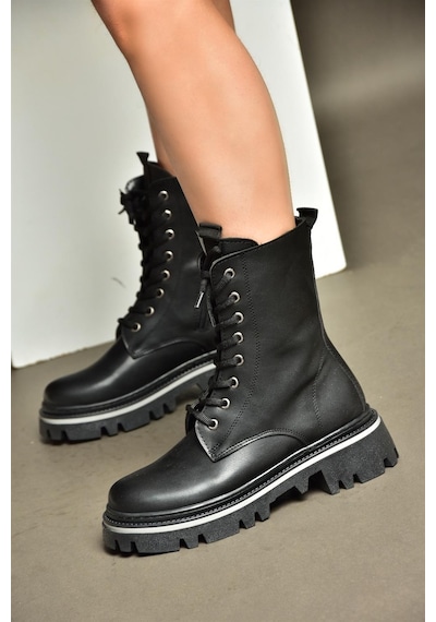 Fox Shoes R524802209 Siyah Bağcıklı Kadın Postal Bot Siyah