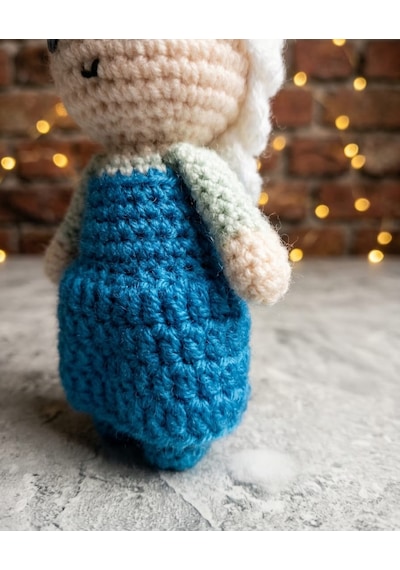 Elsa Amigurumi Örgü Oyuncak - Çizgi Film Karakteri Hediyelik Figür 11 Cm