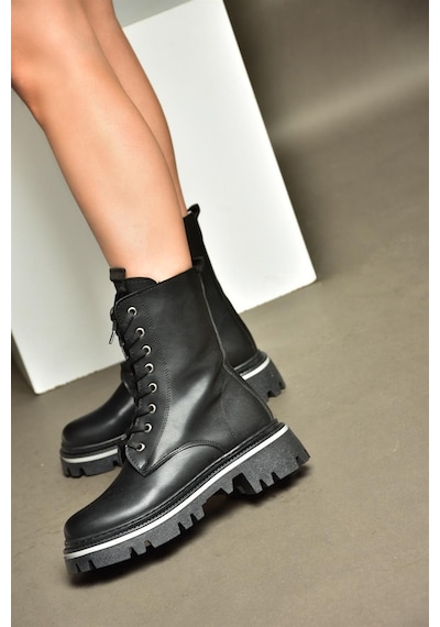 Fox Shoes R524802209 Siyah Bağcıklı Kadın Postal Bot Siyah
