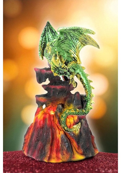Volkanda Duran Dragon Figürü