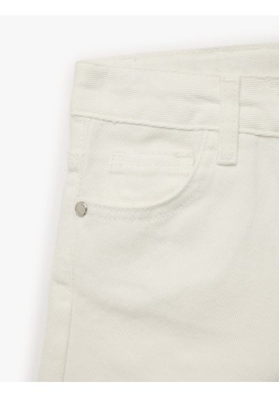 Koton Cepli Pamuklu Kesik Paça Basic Denim Şort Ekru 6skg40128ad