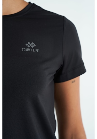 Tommy Life Siyah Sırt Yırtmaç Detaylı O Yaka Kısa Kollu Standart Kalıp Kadın T-shirt - 97267 Siyah Tommy Life Siyah Sırt Yırtmaç Detaylı O Yaka Kısa Kollu Standart Kalıp Kadın T-shirt - 97267 Siyah
