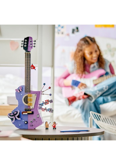 LEGO® Editions Olivia Rodrigo’nun İki Renkli Gitarı 43031 - 14 Yaş ve Üzeri için Minifigür İçeren Oyuncak Yapım Seti (1228 Parça)
