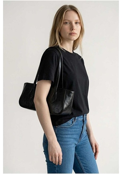 Lovelystore Kırışık Dokulu Fermuarlı Baget Kadın El Kol Ve Omuz Çantası 33x15 Siyah