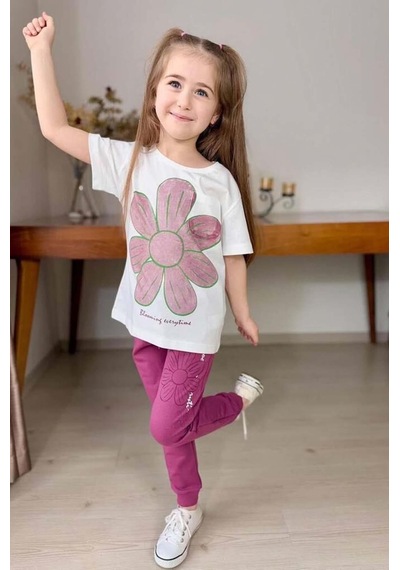 Riccotarz Kız Çocuk Göğsüden Papatya Ve Yazı Detaylı T-shirt Çift Cep Ve İp Detaylı Eşofman Takım Mor Riccotarz Kız Çocuk Göğsüden Papatya Ve Yazı Detaylı T-shirt Çift Cep Ve İp Detaylı Eşofman Takım Mor
