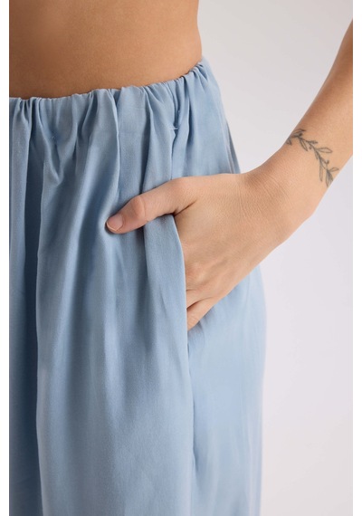 Mai Collection Mai Studios Co. Nunzia Arka Detaylı Mavi Oversize Gömlek Pantolon Takım mavi Mai Collection Mai Studios Co. Nunzia Arka Detaylı Mavi Oversize Gömlek Pantolon Takım mavi