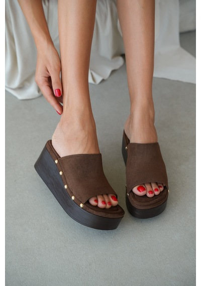 Selin Shoes Corvia Kalın Bant Dolgu Topuk Kadın Terlik- Kahve Süet Kahverengi