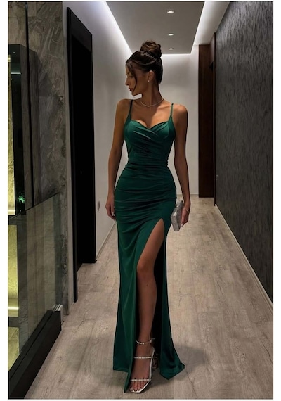 DefyModa Kadın Şık Model Saten Kumaş V Yaka Yırtmaçlı Askılı Abiye Elbise Zümrüt