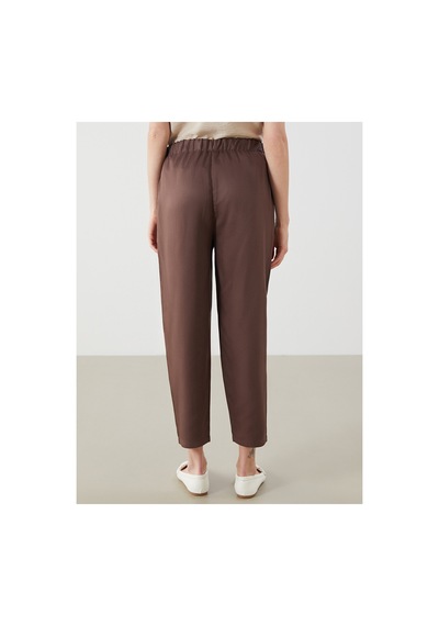 LC Waikiki Alıta Cıty Farkıyla Beli Lastikli Havuç Kesim Kadın Pantolon Belirtilmemiş - 918678869 Belirtilmemiş LC Waikiki Alıta Cıty Farkıyla Beli Lastikli Havuç Kesim Kadın Pantolon Belirtilmemiş - 918678869 Belirtilmemiş