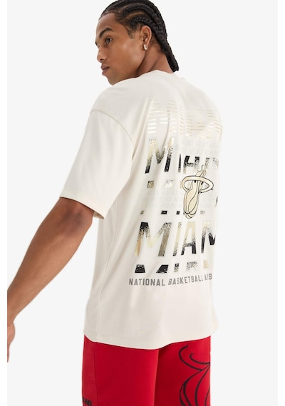 DeFactoFit NBA Miami Heat Boxy Fit Bisiklet Yaka Sırt Baskılı Kısa Kollu Tişört E0359AX25SPBG662