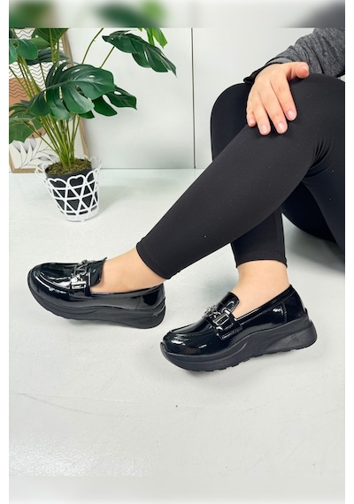 Günlük Kadın Loafer V Tokalı Kalın Topuklu Tırtıklı Tabanlı Oval Burunlu Makosen Ayakkabı 7697 SIYAH RUGAN Günlük Kadın Loafer V Tokalı Kalın Topuklu Tırtıklı Tabanlı Oval Burunlu Makosen Ayakkabı 7697 SIYAH RUGAN