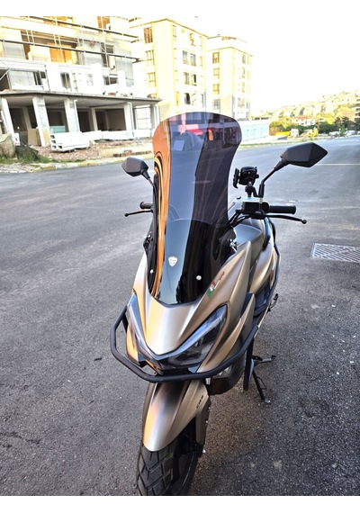 Motocam Küba Newlight 50 Pro Ön Cam 2023-2026 Model 68cm Siyah Renkli 4mm Orta Boylu