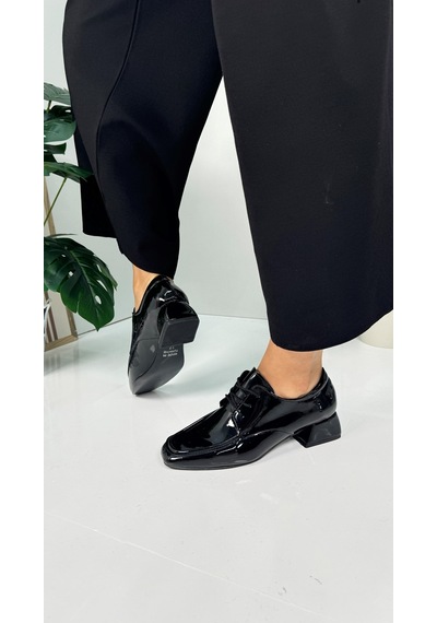 Günlük Kadın Loafer Topuklu Toka Ve Dikiş Detaylı Bağcıklı Küt Burunlu Ayakkabı 1500 SIYAH RUGAN Günlük Kadın Loafer Topuklu Toka Ve Dikiş Detaylı Bağcıklı Küt Burunlu Ayakkabı 1500 SIYAH RUGAN