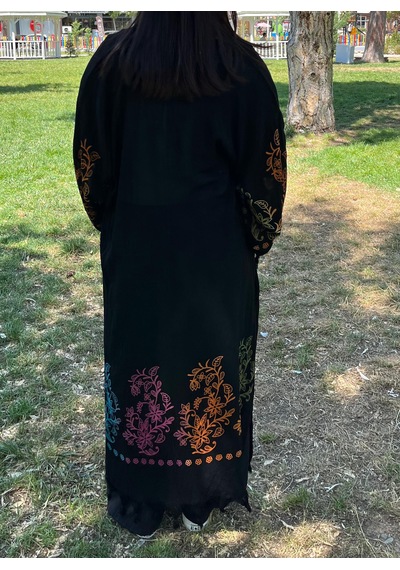 Siyah Renkli Çiçek Desenli Kaftan Kimono Salaş Yazlık Plaj Ve Günlük Kullanım Çok Renkli Siyah Renkli Çiçek Desenli Kaftan Kimono Salaş Yazlık Plaj Ve Günlük Kullanım Çok Renkli