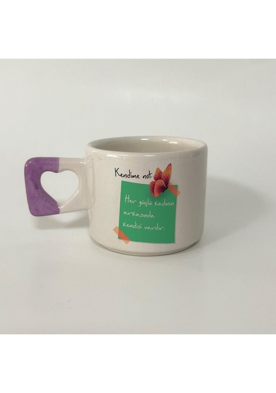 Kendime Not: Her Güçlü Kadının Arkasında Kendisi Vardır Kelebekli Yeşil Baskılı Mor Kalp Kupa