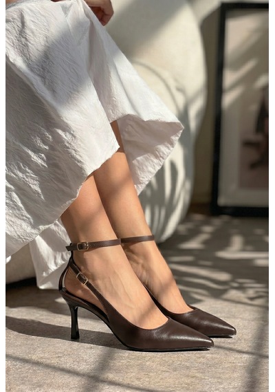 Giamgia Store Kadın Kahverengi Bilekten Bağlamalı Tokalı İnce Topuklu Ayakkabı Tt990-2425