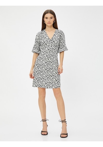 Koton Mini Çiçekli Elbise V Yaka Kısa Kollu Ecovero Viscose Siyah Desenli 3sak80286pw 3SAK80286PWBDA Koton Mini Çiçekli Elbise V Yaka Kısa Kollu Ecovero Viscose Siyah Desenli 3sak80286pw 3SAK80286PWBDA