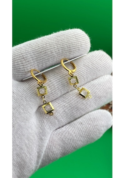Kadın Gold Renk Kare Zirkon Taşlı Sallantılı Küpe Altın
