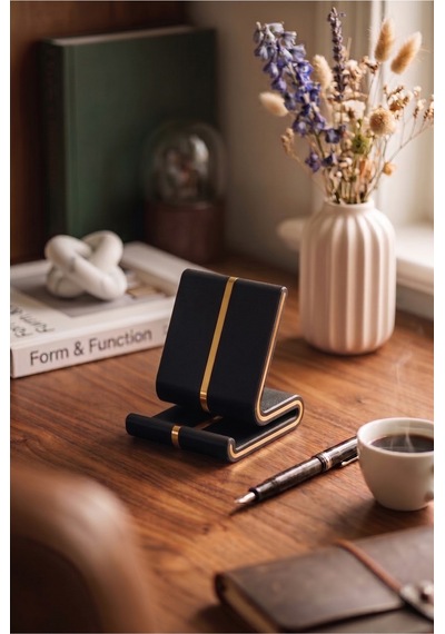 Vero Siyah Üzeri Gold Şeritli Masaüstü Telefon Tutucu Ve Tablet Standı - Modern Oyuncu Aksesuarı