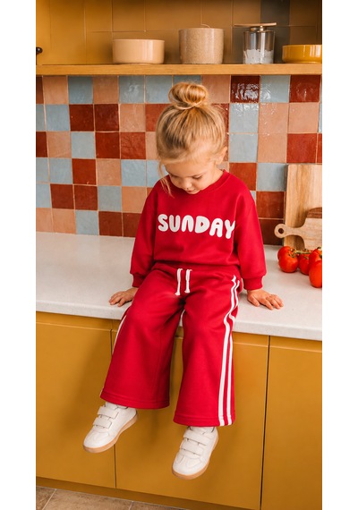 Elzo Collection Kız Çocuk Sunday Üst Baskılı Sweatshirt 3 İplik Kumaş Alt Üst Takım Kırmızı - Beyaz Elzo Collection Kız Çocuk Sunday Üst Baskılı Sweatshirt 3 İplik Kumaş Alt Üst Takım Kırmızı - Beyaz