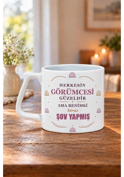 Herkesin Görümcesi Güzeldir Ama Benimki Biraz Şov Yapmış Baskılı Prime Kupa - Lacivert Prime Kupa - Beyaz Kulp